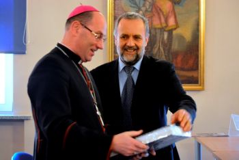 Ksiądz Prymas i Piotra Słabek z Wydawnictwa M