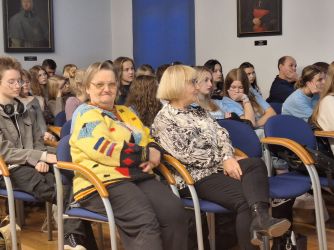Jarmila E. Kaczmarek (w żółtym swetrze) i Marzena Szmyt